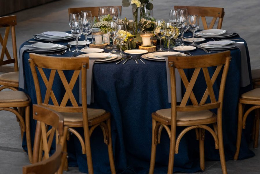 2. MANTEL YUTE PARAÍSO COLOR AZUL MARINO JASPE