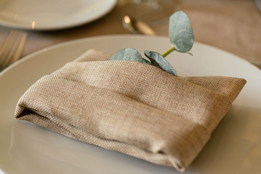 3. SERVILLETA YUTE PARAÍSO COLOR ARENA